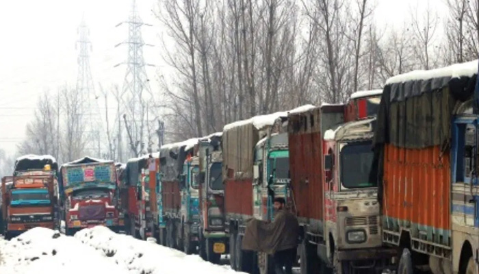 Arrangement of 185 trucks to transport fruits from Kashmir daily