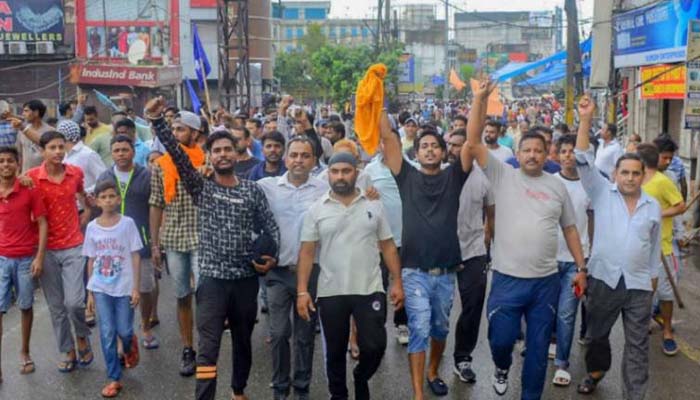 Thousands of Dalits hit Delhi streets against demolition of Ravidas Mandir