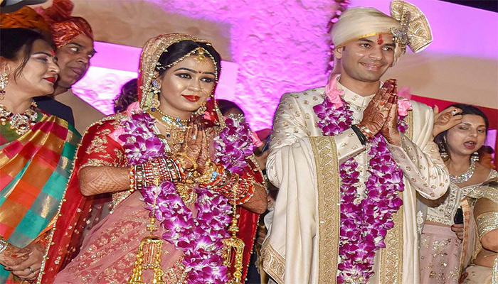 Tej Pratap Yadavs wife Aishwarya Rai leaves Lalu Yadavs residence teary-eyed