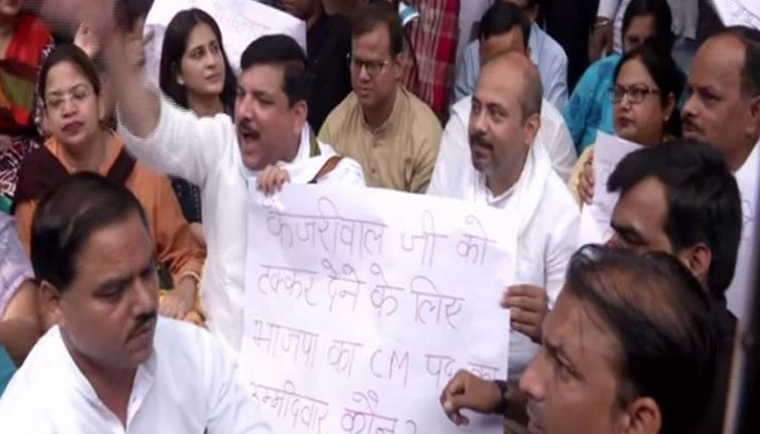 AAP MP Sanjay Singh protests outside residence of BJP leader Vijay Goel