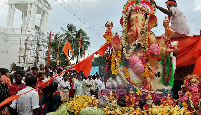 PM Modi takes darshan of Lord Ganesh in Mumbai suburb