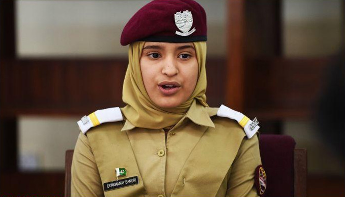 Hindu girl becomes first police officer in Paks Sindh province