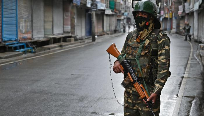 Kashmir: Normal life continues to be hit for 82nd day, Jamia Masjid remains closed