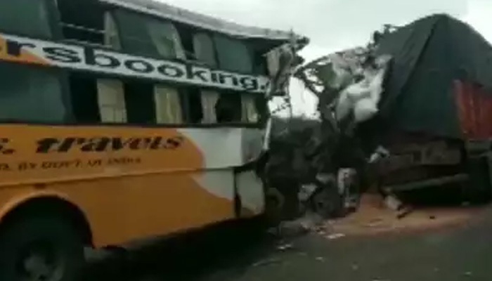 Maharashtra: Six killed, 15 injured as bus rams into truck
