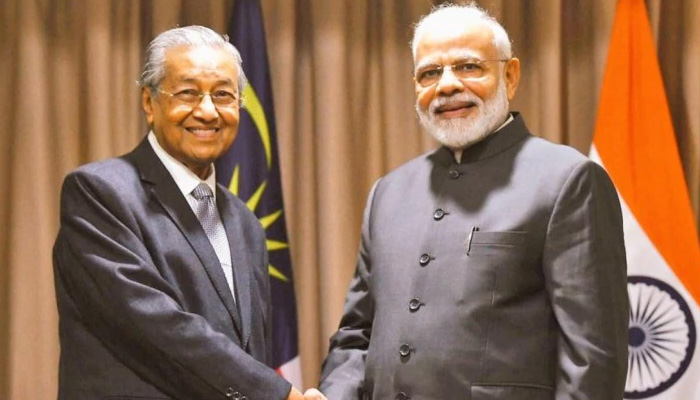 PM Narendra Modi meets Malaysian PM Mahathir in Russia