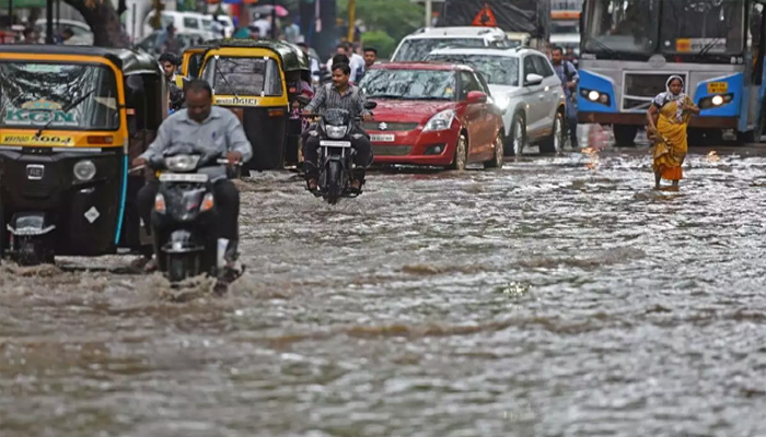 Flooding in Pune after heavy rain; 7 killed, 500 rescued