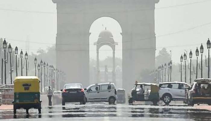 New Delhi air quality remains poor on Sunday morning