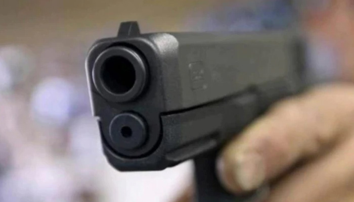 UP: Six robbers loot cops house holding his daughter at gun point