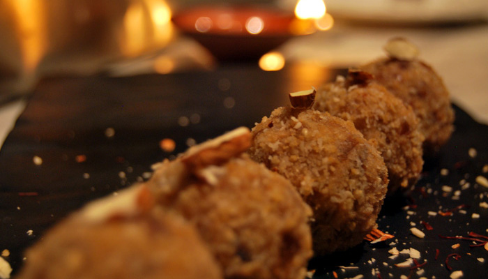 Add sweetness to your Diwali with these Parle-G laddoos