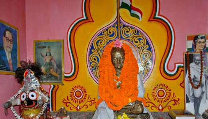 Mahatma Gandhi worshipped at temple in Odishas Bhatra