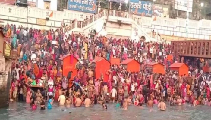 Devotees throng ghats in UP to take holy dip on Kartik Purnima