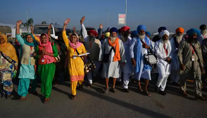 First batch of Indian pilgrims enters Pakistan through Kartarpur corridor