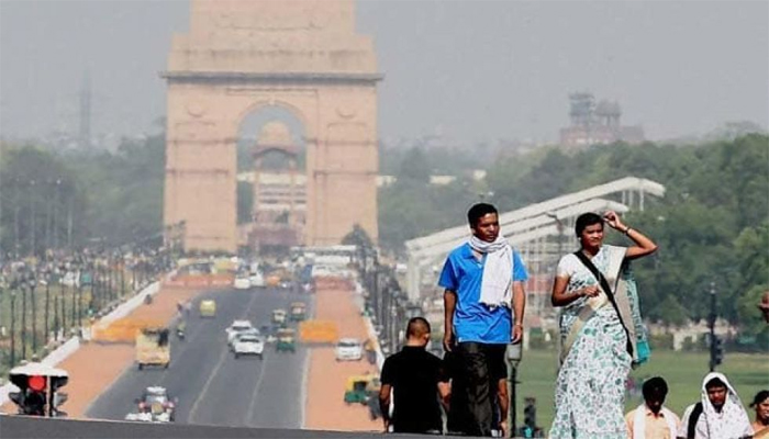 Sunny morning in Delhi, max temp likely to settle at 27 degrees Celsius