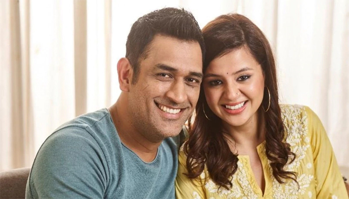 Sakshi in command at home, quips Dhoni in talk about marriage