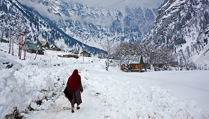Chilai-Kalan begins in Kashmir with snowfall in valleys upper reaches