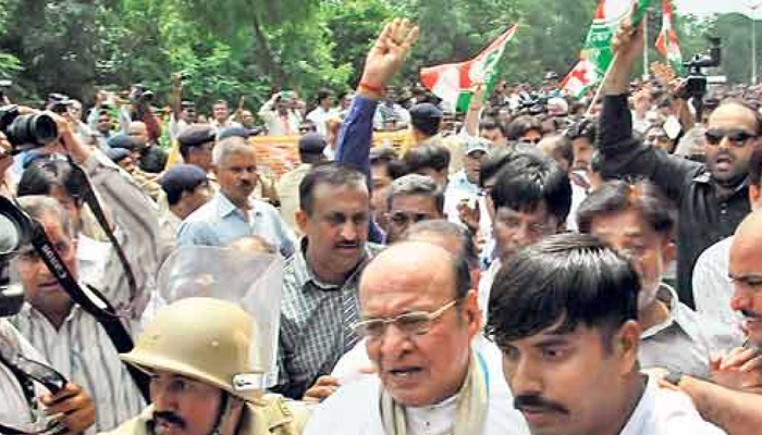 Cong leaders detained during protest march to Guj Assembly
