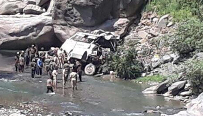 At least 12 injured as vehicle skids off Jammu-Srinagar national highway