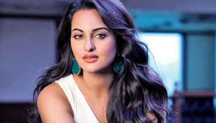 Sonakshi Sinha auctions her Artwork to help Daily wage workers