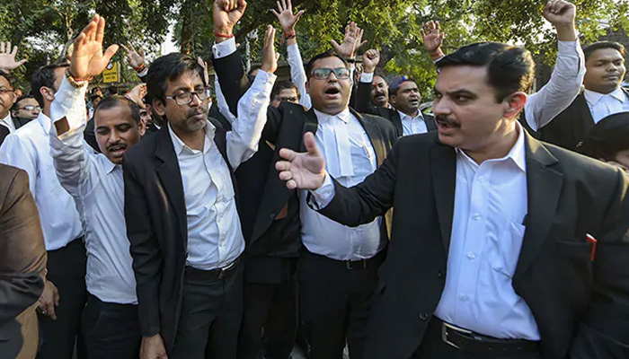 Jammu & Kashmir admin asks agitating lawyers to call off strike