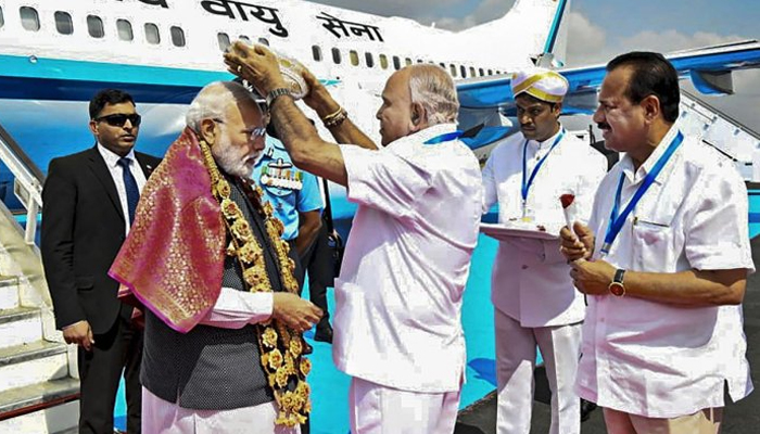 PM Modi pays respect to spiritual leader at Siddaganga Math
