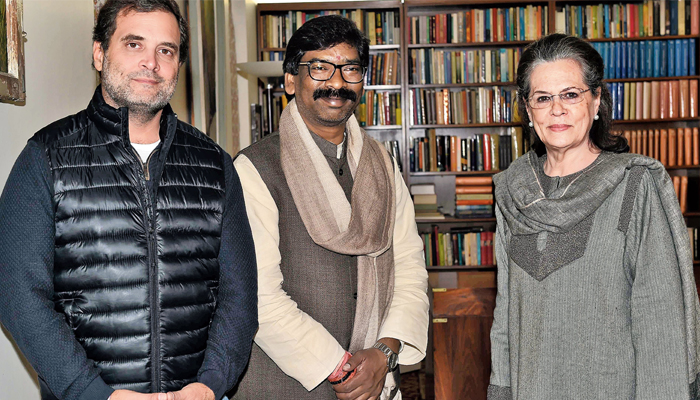 Sonia Gandhi, Rahul meet Cong MLAs from Jharkhand