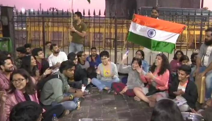 Mumbai: Students hold midnight protest against violence in Delhis JNU