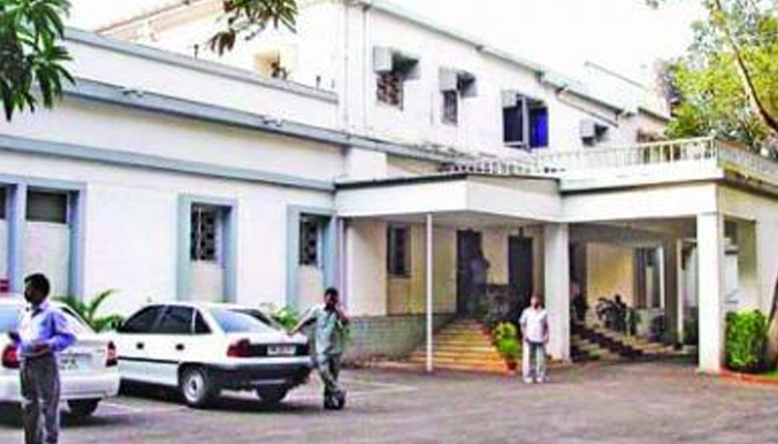 Mumbai: Farmer, minor daughter detained outside CMs residence