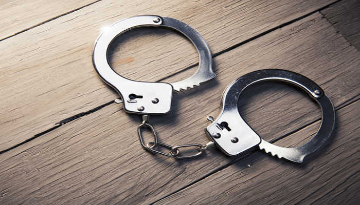 Three booked for cheating investors in Thane
