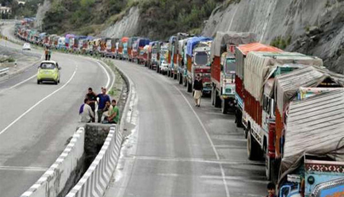 No fresh traffic allowed on Jammu-Srinagar NH for second day