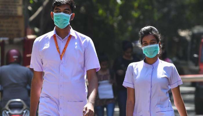 Residents in Ranchi slum cheer health workers with applause