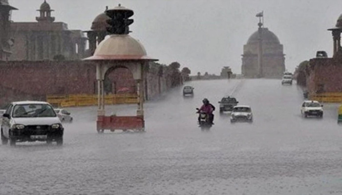 Hail and Thunderstorm in Delhi, Traffic jams on roads