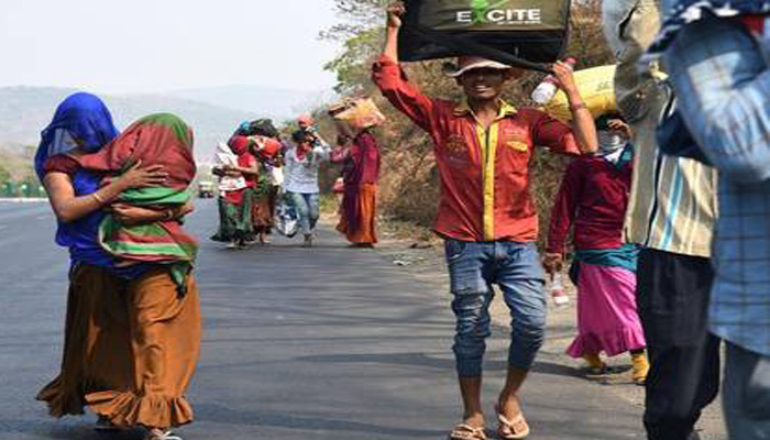 Hundreds of migrant workers throng rly station,demand to be sent back home immediately