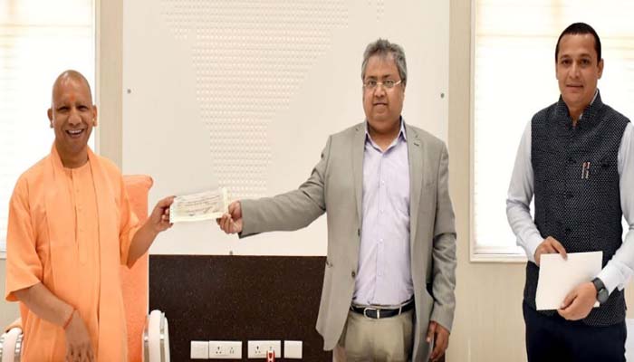 UPSRTC contributes a big amount to Chief Minister Relief Fund