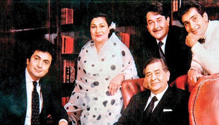 RIP Legend: 10 Must Watch films of Superstar Rishi Kapoor