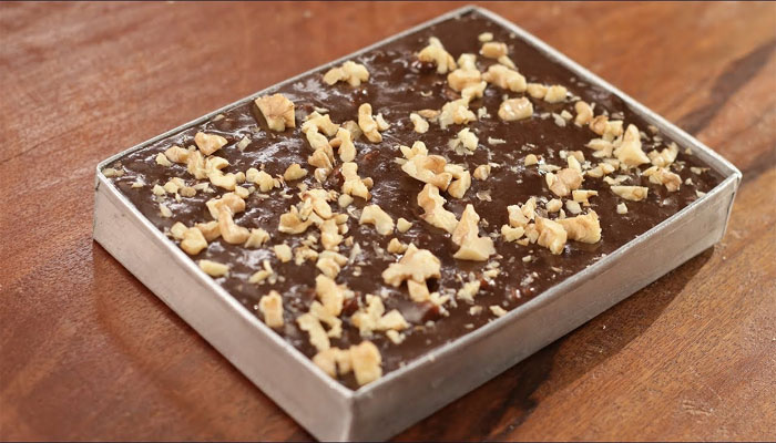 Have a chocolaty weekend with this Walnut Fudge