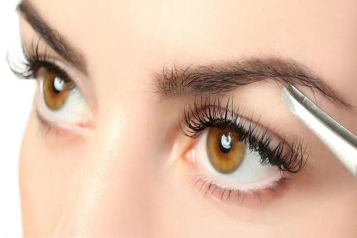 Super Easy Tricks To Get Your Eyebrows Just Right