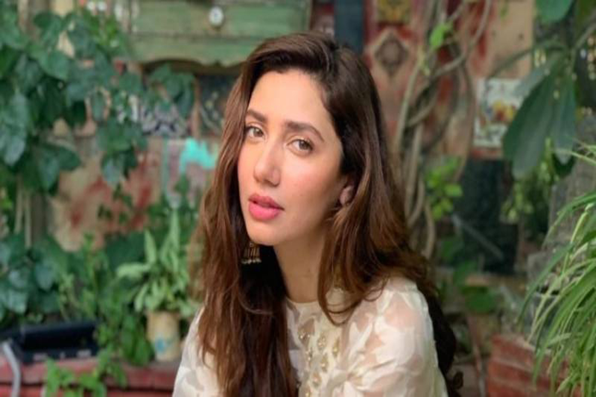 Doppelganger Alert: Mahira Khans Look Alike On Insta