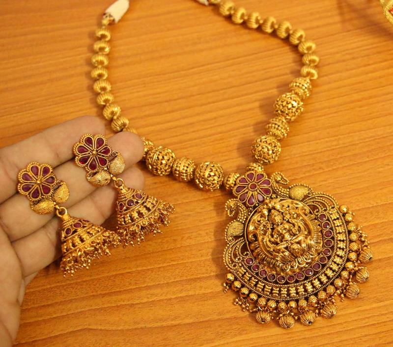 Have a Experiment with temple jewellery!