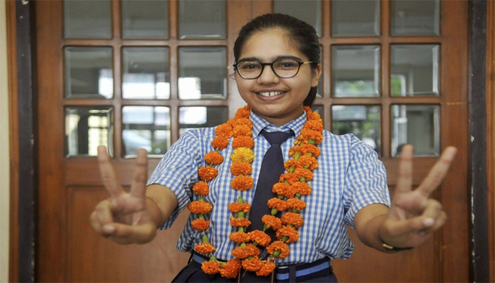 CBSE: Lucknow Girl Divyanshi Jain Makes Record by Scoring 100%