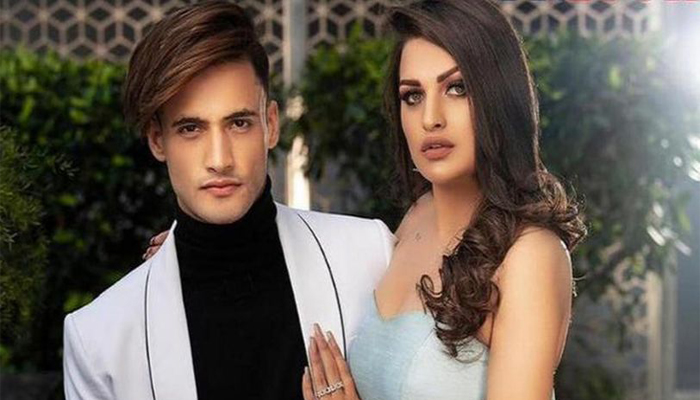 Fans Go Gaga Over Asim Riaz & Himanshi Khuranas Latest Stylish Couple Picture