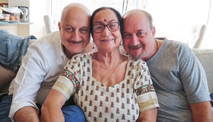Anupam Kher’s Mother,Brother,Niece & Sister-in-law Tests Positive for Coronavirus