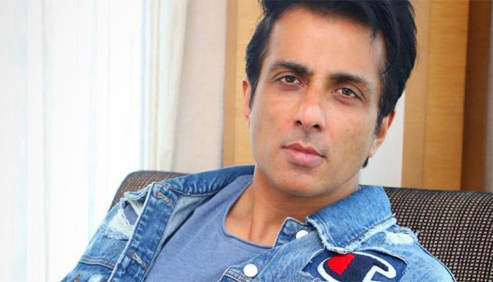 Sonu Sood Helps Families Of 400 Injured and Dead Migrants Workers