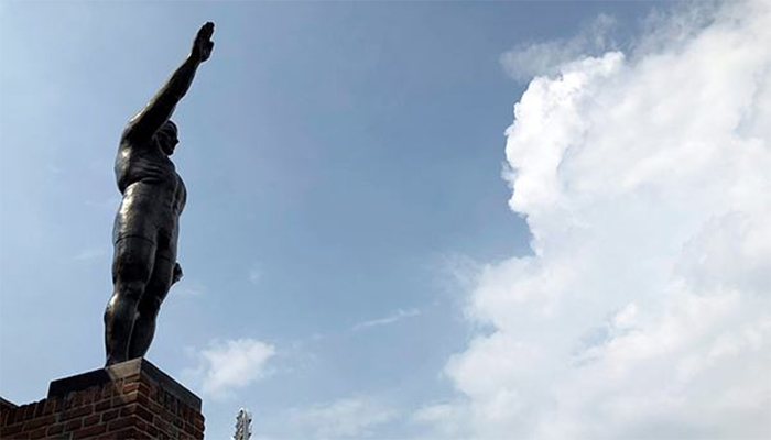 Saluting statue to be removed from Amsterdam Olympic Stadium