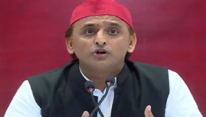UP Police seals road near SP office to stop Akhilesh Yadav from joining Farmers Protest