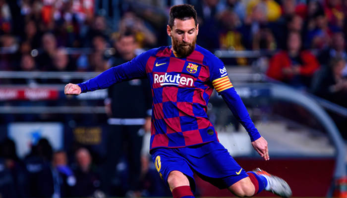 Messi back to training after decision to stay with Barcelona