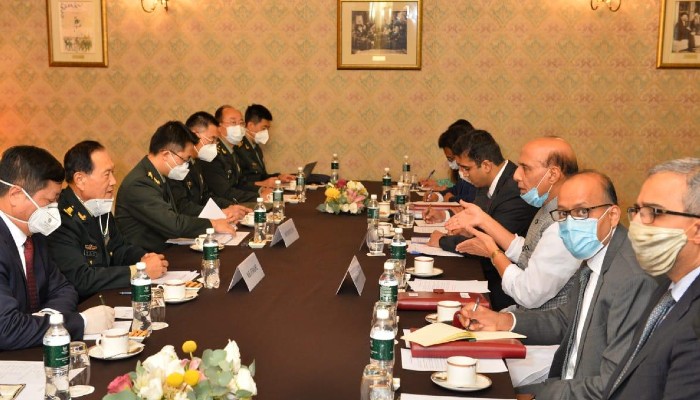 Amid LAC tension, Rajnath Singh meets Chinese Defense Minister in Moscow