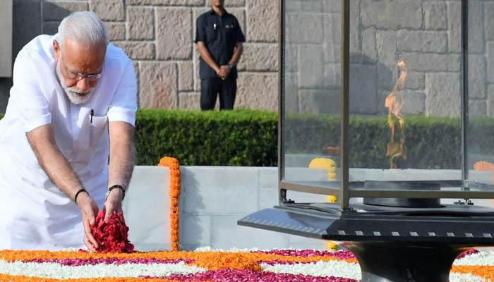 We bow to our beloved Bapu, PM Modi pays tribute to Gandhiji at Raj Ghat
