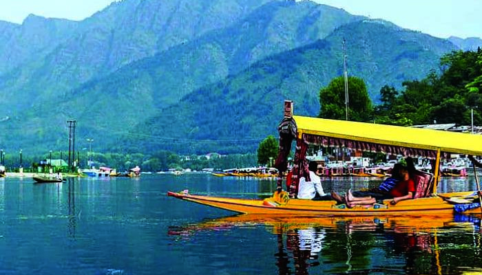 Kashmirs tourism industry hoping to turn the corner despite COVID dampener
