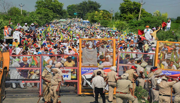 Farmers break police barricades at Rajasthan-Haryana border, march towards Delhi