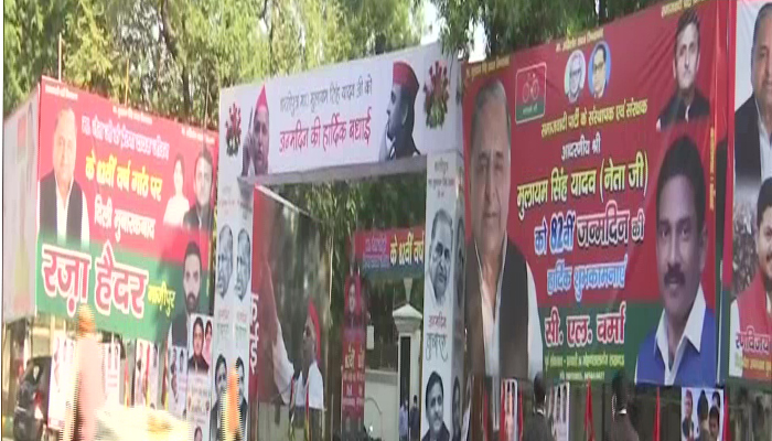 Mulayam Singh Yadav turns 82; posters put up at Samajwadi Party office in Lucknow